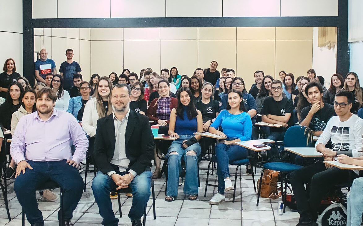 Palestra em congresso de psicologia com Henrique Oliveira